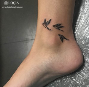 walk-in tattoo tobillo pajaros